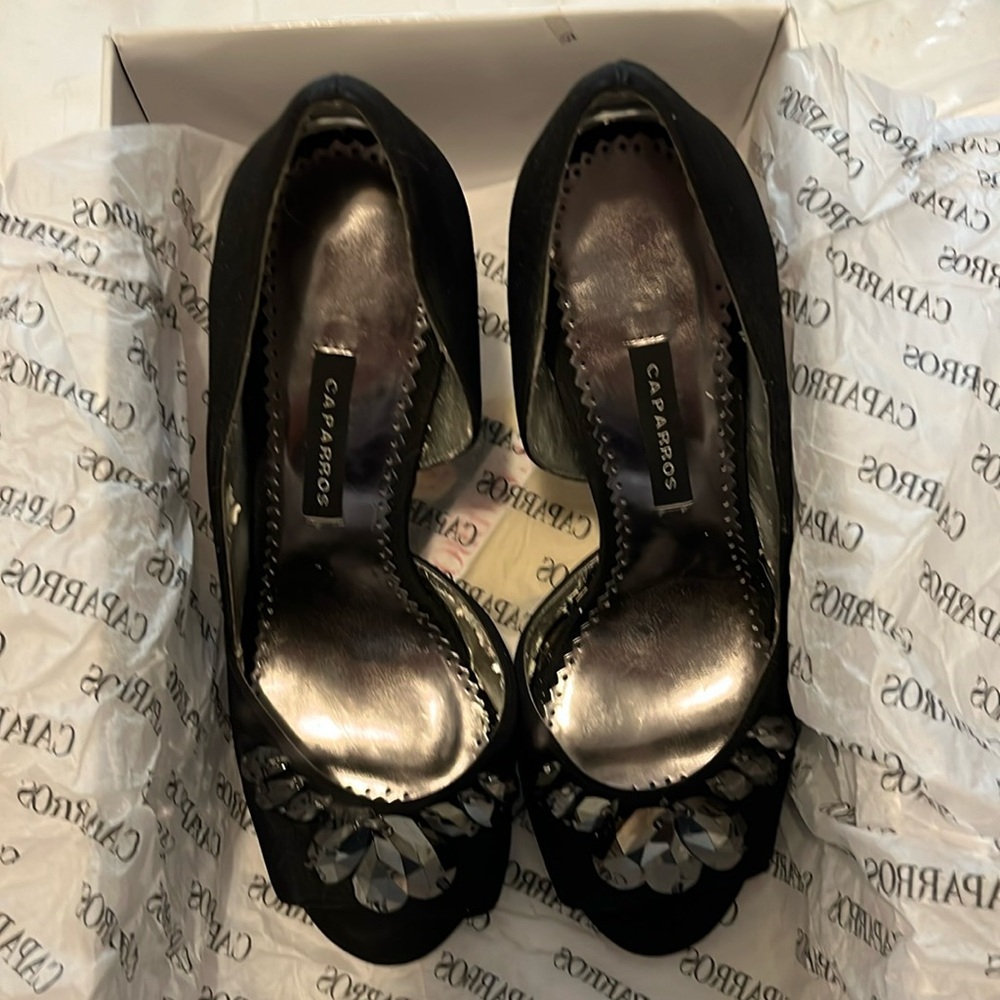EUC Black grosgrain size 6 4 inch heels with hematite colored crystal on toe box